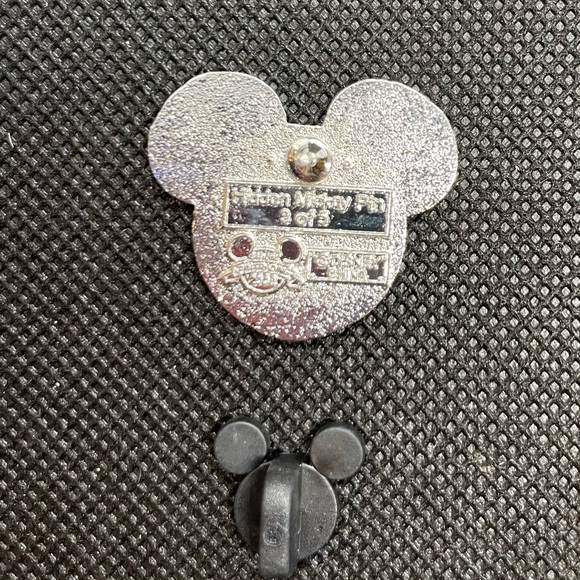 COPY - Mickey Mouse trading pin - Picture 2 of 2
